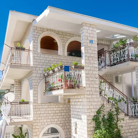 Apartment Silvia Makarska